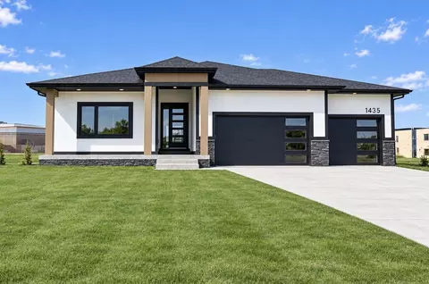 1435 NW Bull Run Ct, Waukee, IA 50263