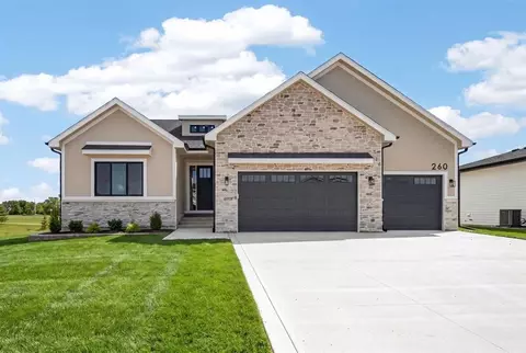 260 NW Copperleaf Ct, Waukee, IA 50263