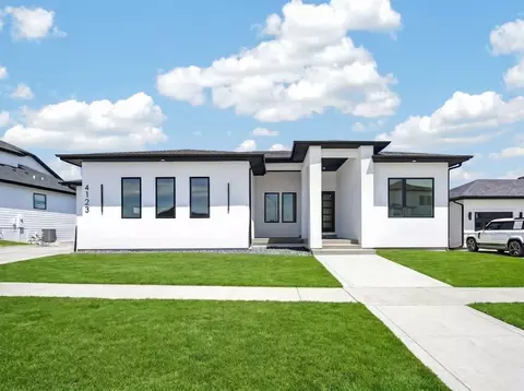 4123 Westgate Pkwy, Clive, IA 50325