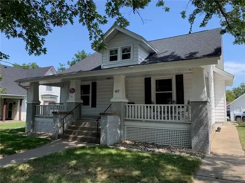 417 N John Wayne Dr, Winterset, IA 50273