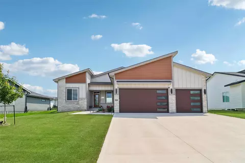 940 Roman Rd, Waukee, IA 50263