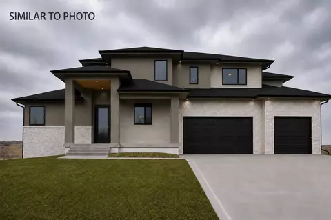 3006 Wakonda Dr, Norwalk, IA 50211