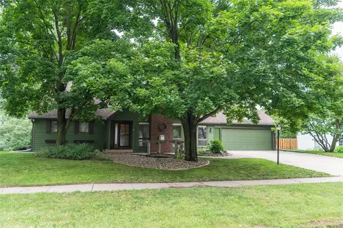 1422 Edgewood Dr, Pella, IA 50219