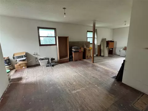Living - 1755 130th Ave, Murray, IA 50174 photo 2 of 2