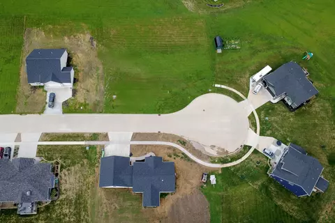 1912 Greenbelt Dr, Oskaloosa, IA 52577