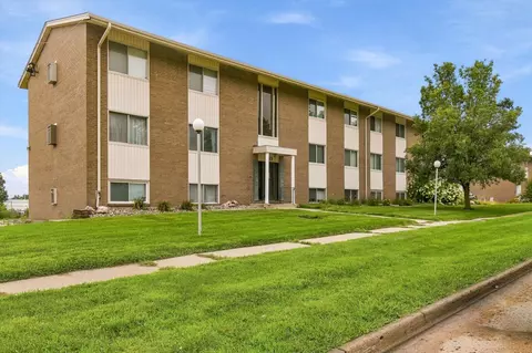 4213 62nd St #6, Urbandale, IA 50322