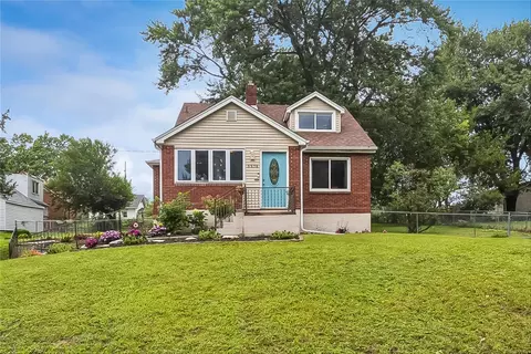3516 Keyes Dr, Des Moines, IA 50315