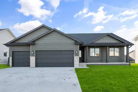 718 NE Crossing Oaks Dr, Ankeny, IA 50021