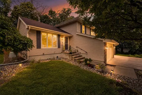3700 SE 24th Ct, Des Moines, IA 50320