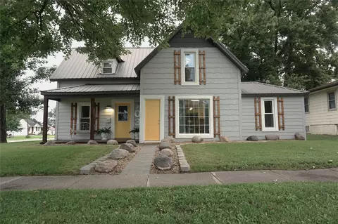 703 E Filmore St, Winterset, IA 50273