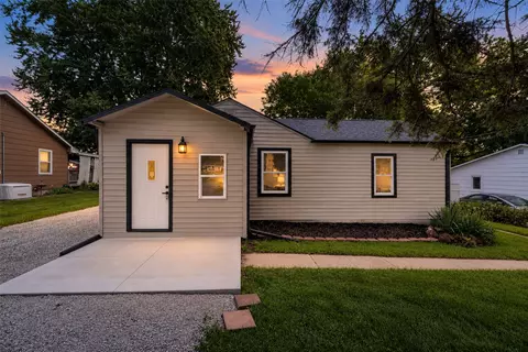 4335 NE 32nd St, Des Moines, IA 50317