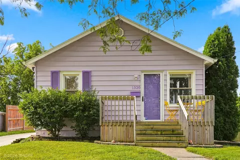 1320 Pleasant View Dr, Des Moines, IA 50315