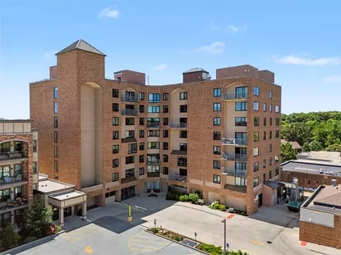 2200 Hamilton Dr #503, Ames, IA 50014