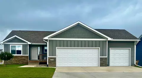 2944 Prairieside Pl, Norwalk, IA 50211