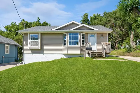 226 E Bell Ave, Des Moines, IA 50315
