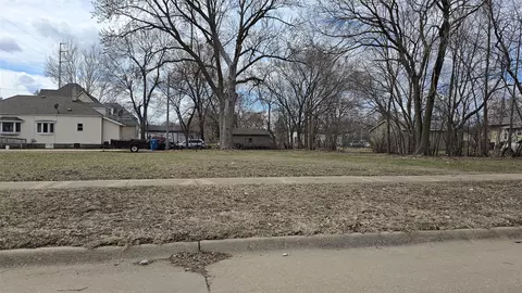 232 Webster St, Waterloo, IA 50703 photo 2