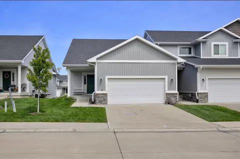 9655 Crowning Dr, West Des Moines, IA 50266