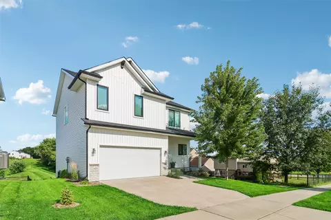 1600 E 18th St, Norwalk, IA 50211