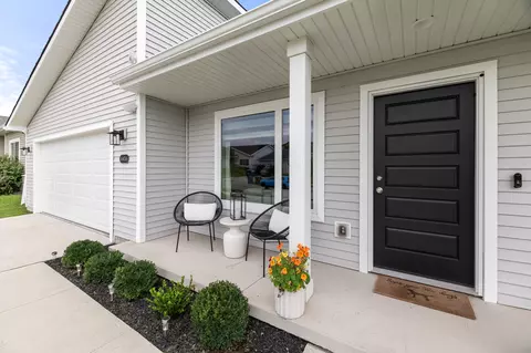4406 E 44th St, Des Moines, IA 50317