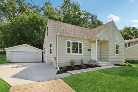 2737 56th St, Des Moines, IA 50310