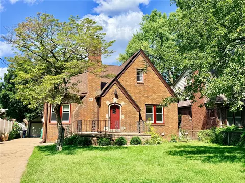 4221 Sheridan St, Des Moines, IA 50310