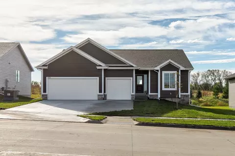 408 E Vista Lake Ave, Polk City, IA 50226