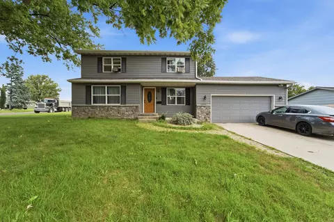 105 Columbus Dr, Marshalltown, IA 50158