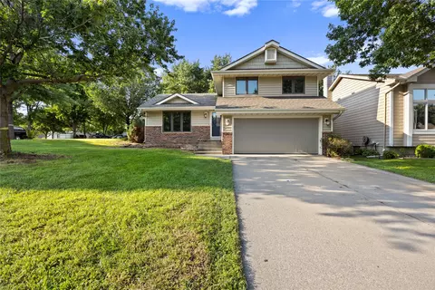 5037 Wistful Vista Dr, West Des Moines, IA 50265