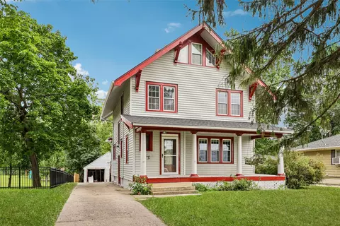 913 29th St, Des Moines, IA 50312