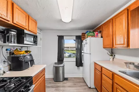 Kitchen - 202 S Walnut Ave, Ames, IA 50010 photo 2 of 4
