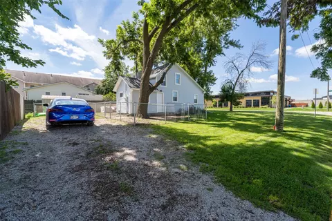 Exterior - 202 S Walnut Ave, Ames, IA 50010 photo 10 of 10