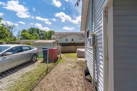 Exterior - 202 S Walnut Ave, Ames, IA 50010 photo 8 of 10