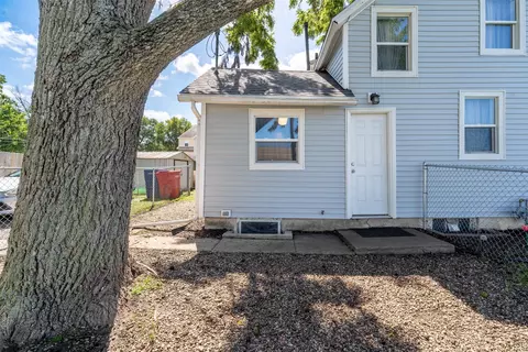 Exterior - 202 S Walnut Ave, Ames, IA 50010 photo 4 of 10