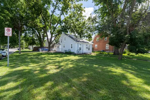Exterior - 202 S Walnut Ave, Ames, IA 50010 photo 2 of 10