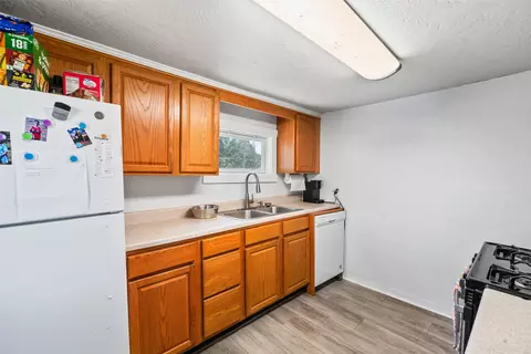 Kitchen - 202 S Walnut Ave, Ames, IA 50010 photo 4 of 4