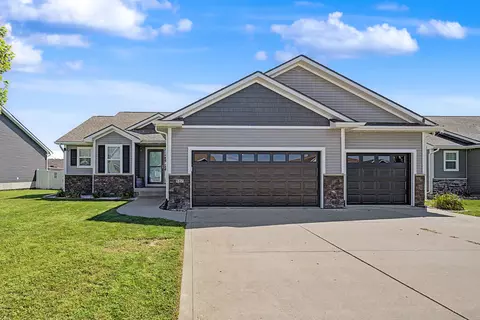 517 Shiloh Rose Pkwy NW, Bondurant, IA 50035
