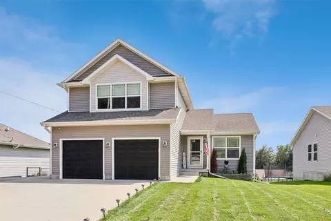 902 School Ave, Norwalk, IA 50211