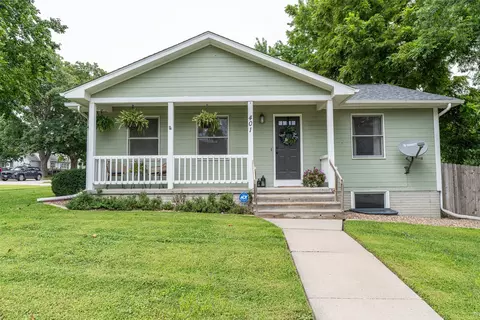 401 E Benton St, Winterset, IA 50273