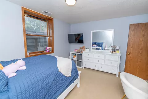 Bedroom - 401 E Benton St, Winterset, IA 50273 photo 3 of 4