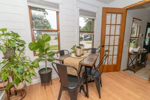 Dining - 401 E Benton St, Winterset, IA 50273 photo 1 of 1