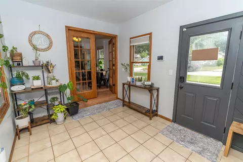Entry Way - 401 E Benton St, Winterset, IA 50273 photo 2 of 3