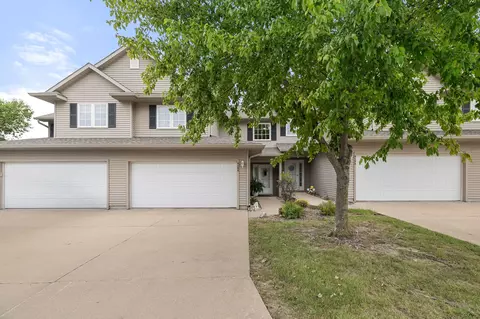 4160 100th St #17, Urbandale, IA 50322