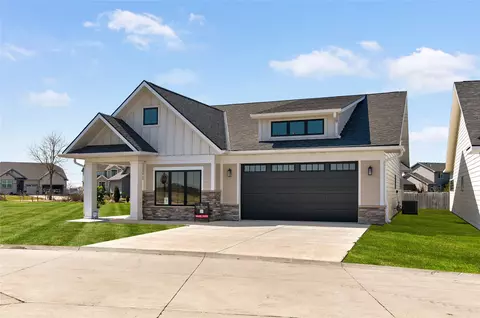 2620 SE Stonegate Ct, Waukee, IA 50266