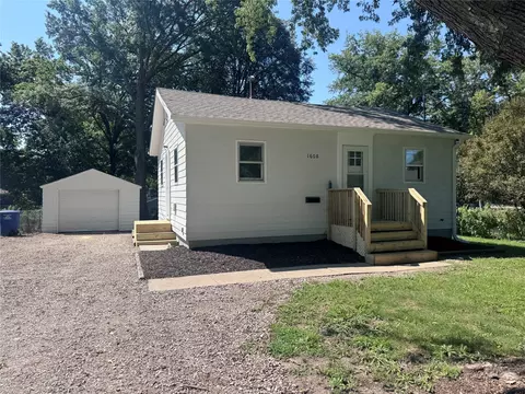 1608 Highview Dr, Des Moines, IA 50315