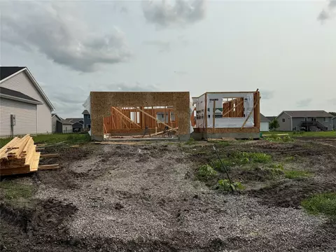 2207 White Oak Ln, Granger, IA 50109