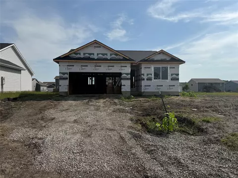 2207 White Oak Ln, Granger, IA 50109