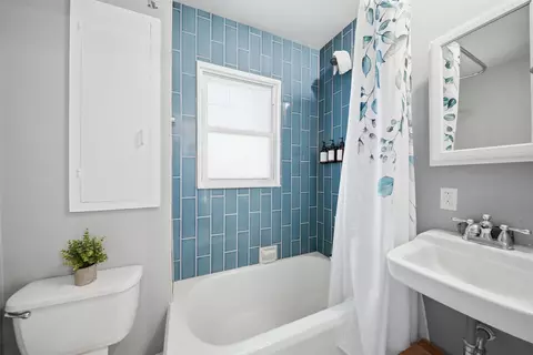 Bath - 2227 Storm St, Ames, IA 50014 photo 1 of 3