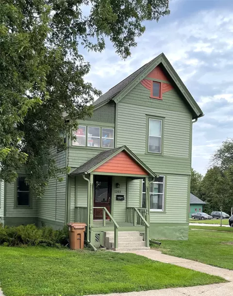 1202 Main St, Grinnell, IA 50112