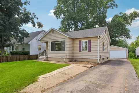 1444 55th St, Des Moines, IA 50311