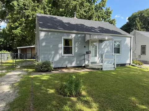 2801 Cambridge St, Des Moines, IA 50313